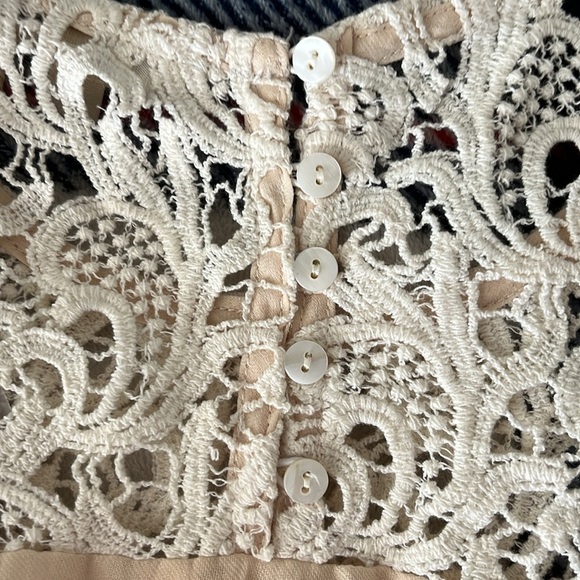 NWT Hem & Thread Women’s Cream Lace Blouse Size Small - Picture 8 of 12